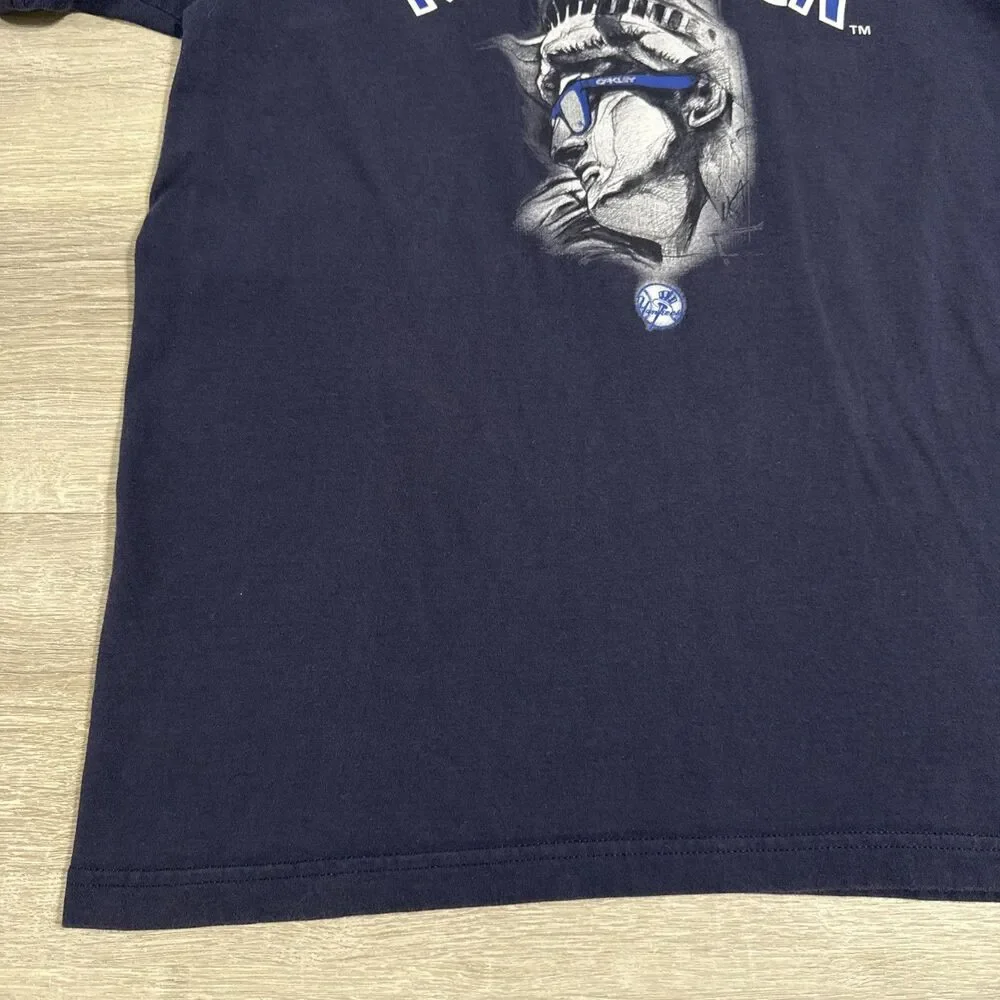 New York Yankees Shirt Oakley Men's Blue Medium Statue Of Liberty MLB Tee